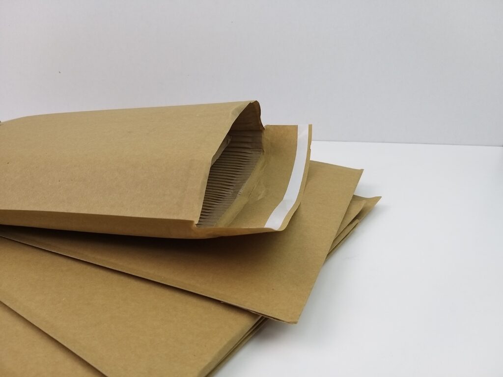 Eco-friendly, 100% recyclable padded bags 2